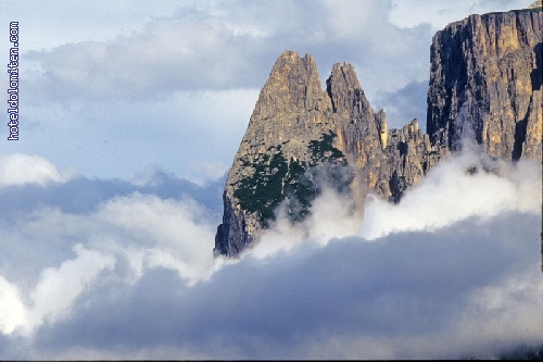 http://www.hoteldolomiten.com/fotogalerie/cache/vs_Landscapes_23.jpg