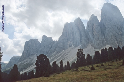 http://www.hoteldolomiten.com/fotogalerie/cache/vs_Landscapes_32.jpg