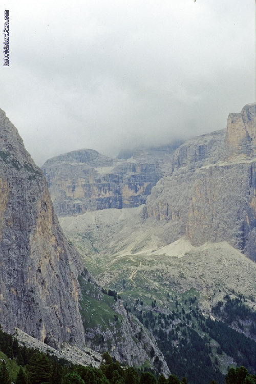 http://www.hoteldolomiten.com/fotogalerie/cache/vs_Landscapes_34.jpg