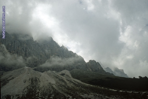http://www.hoteldolomiten.com/fotogalerie/cache/vs_Landscapes_39.jpg
