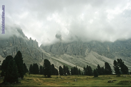 http://www.hoteldolomiten.com/fotogalerie/cache/vs_Landscapes_41.jpg