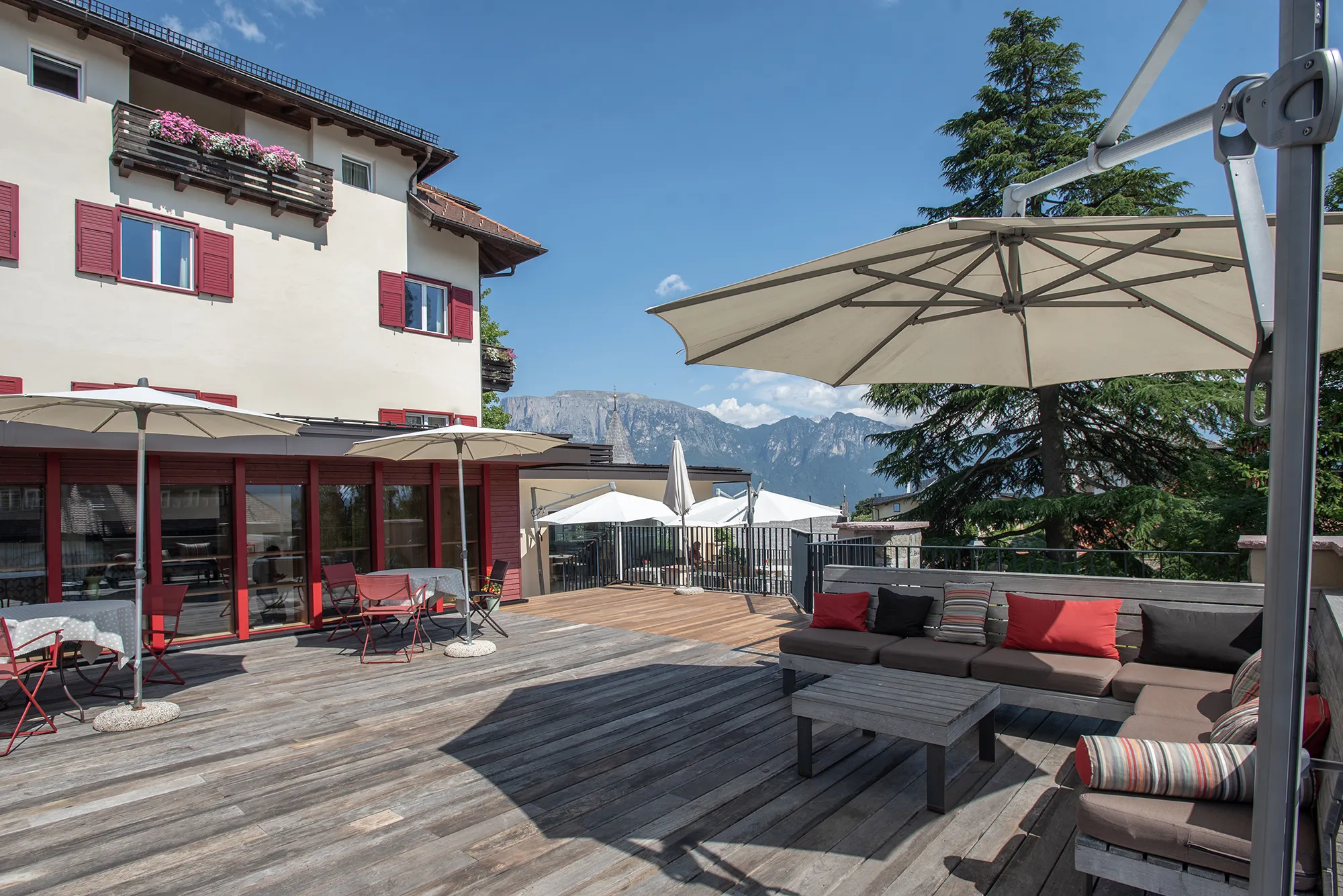 Terrasse mit Dolomitenblick